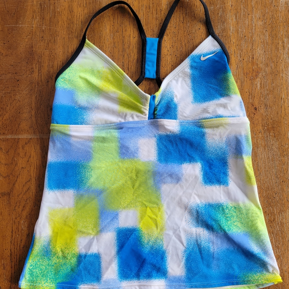 Women's Nike Active Tank Top - Size Medium